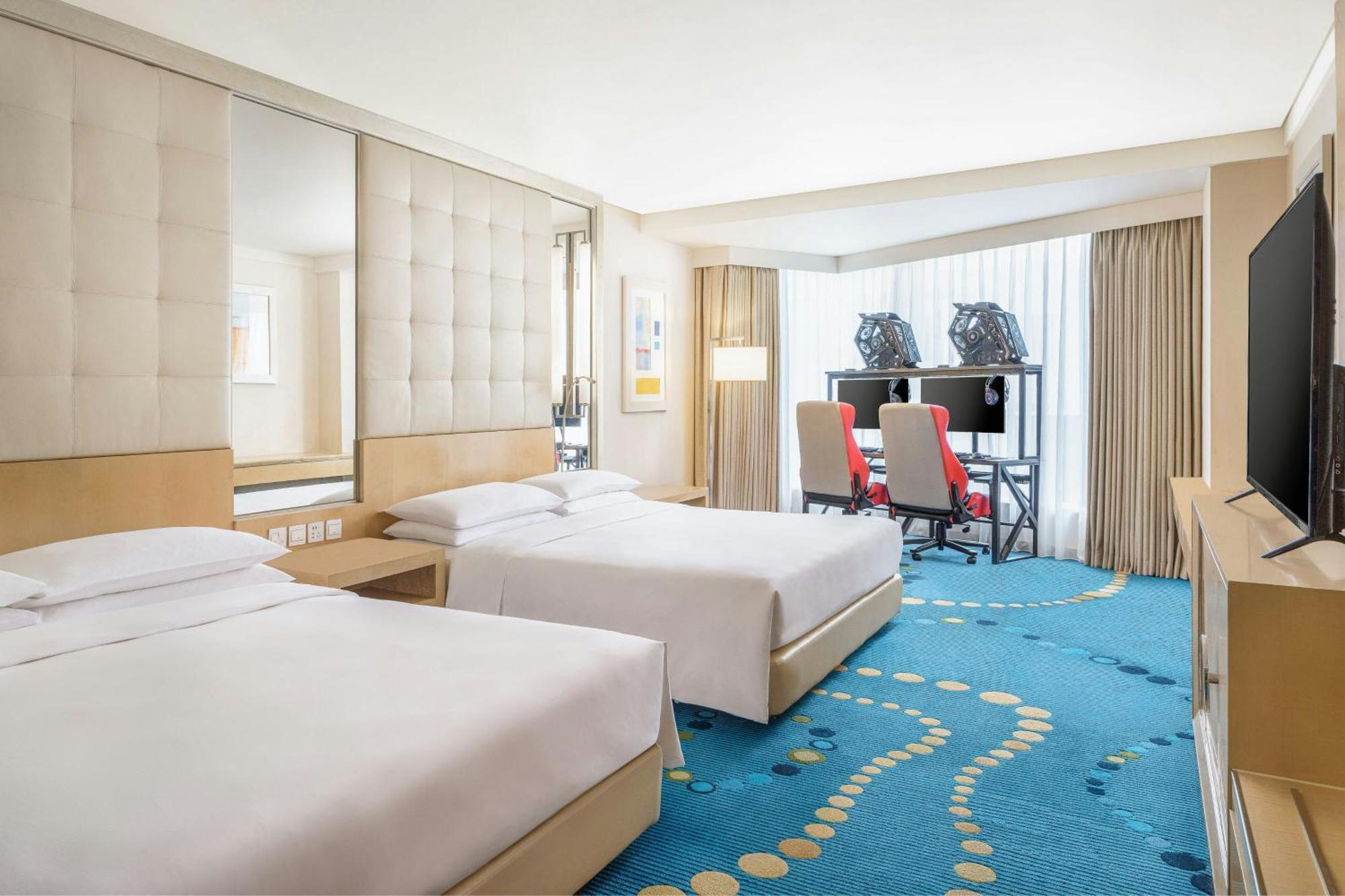 Renaissance Yu Garden Hotel 5*